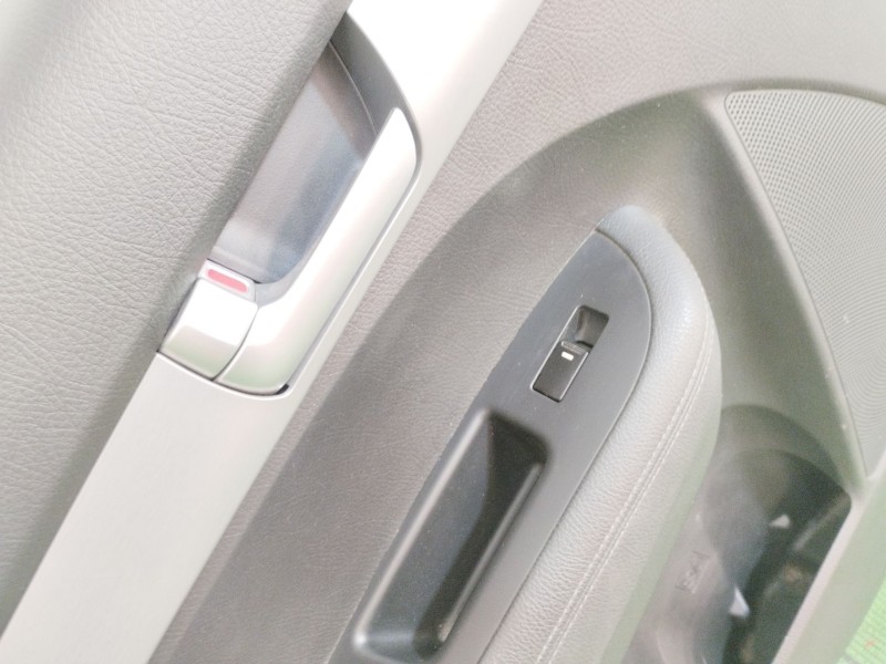 Recambio de guarnecido puerta trasera izquierda para kia sorento ii (xm) 2.4 cvvt referencia OEM IAM   