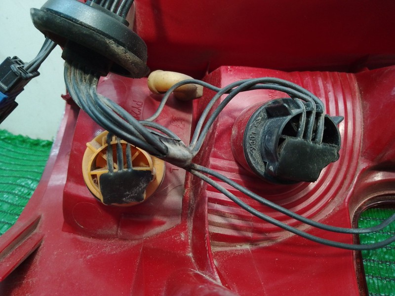 Recambio de piloto trasero izquierdo para citroën c4 berlina referencia OEM IAM 9655864080 4CZX13405A 79998D