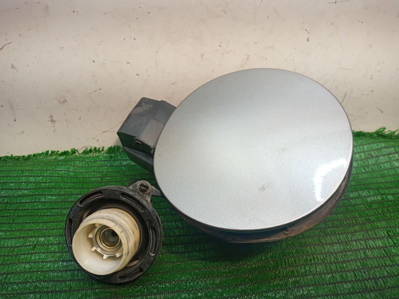 Recambio de tapa exterior combustible para kia sorento ii (xm) 2.4 cvvt referencia OEM IAM 695102P 695102P695102P 695102P