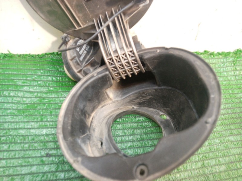 Recambio de tapa exterior combustible para kia sorento ii (xm) 2.4 cvvt referencia OEM IAM 695102P 695102P695102P 695102P