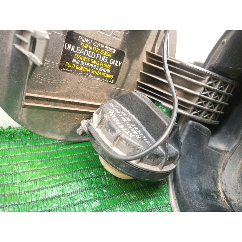 Recambio de tapa exterior combustible para kia sorento ii (xm) 2.4 cvvt referencia OEM IAM 695102P 695102P695102P 695102P