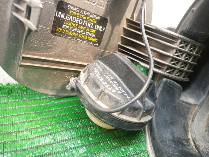 Recambio de tapa exterior combustible para kia sorento ii (xm) 2.4 cvvt referencia OEM IAM 695102P 695102P695102P 695102P