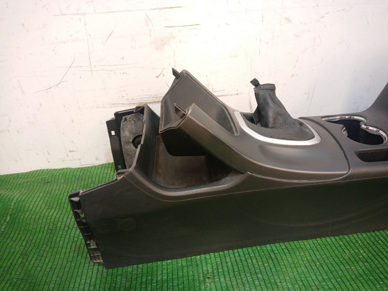 Recambio de consola central trasera para kia sorento ii (xm) 2.4 cvvt referencia OEM IAM 846512P 846512P 846512P