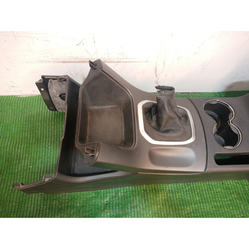 Recambio de consola central trasera para kia sorento ii (xm) 2.4 cvvt referencia OEM IAM 846512P 846512P 846512P
