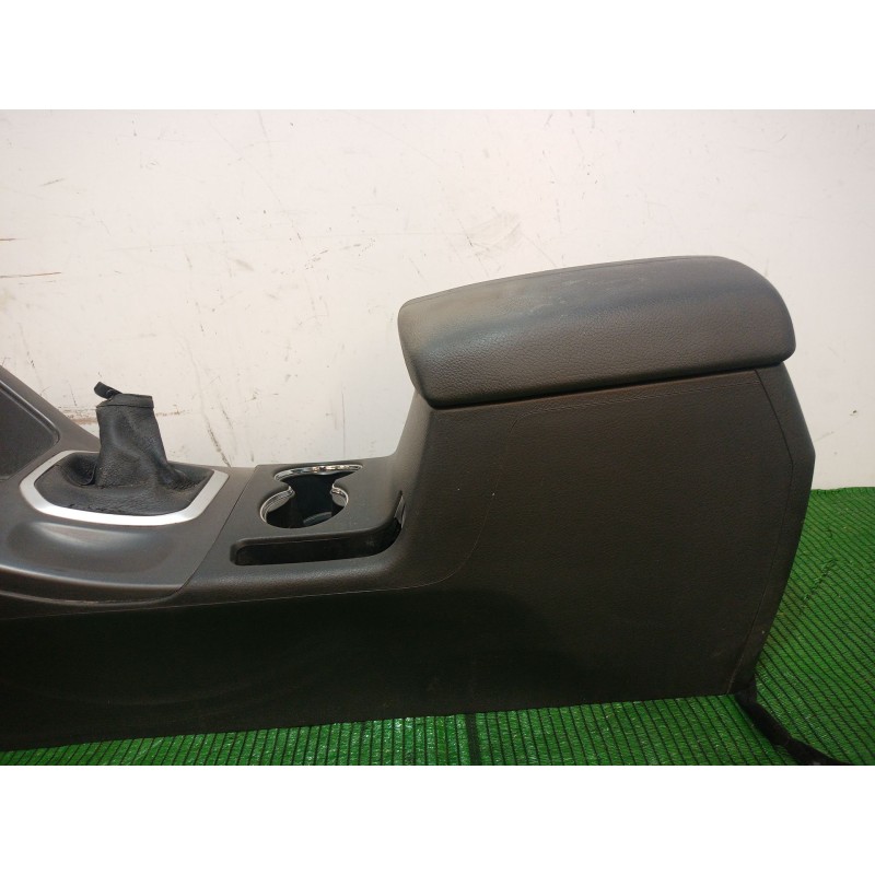 Recambio de consola central trasera para kia sorento ii (xm) 2.4 cvvt referencia OEM IAM 846512P 846512P 846512P