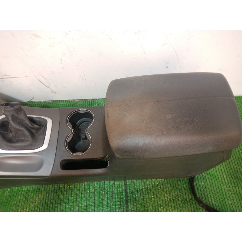 Recambio de consola central trasera para kia sorento ii (xm) 2.4 cvvt referencia OEM IAM 846512P 846512P 846512P