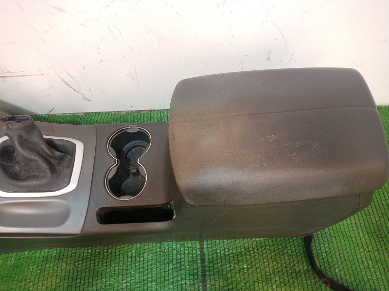 Recambio de consola central trasera para kia sorento ii (xm) 2.4 cvvt referencia OEM IAM 846512P 846512P 846512P