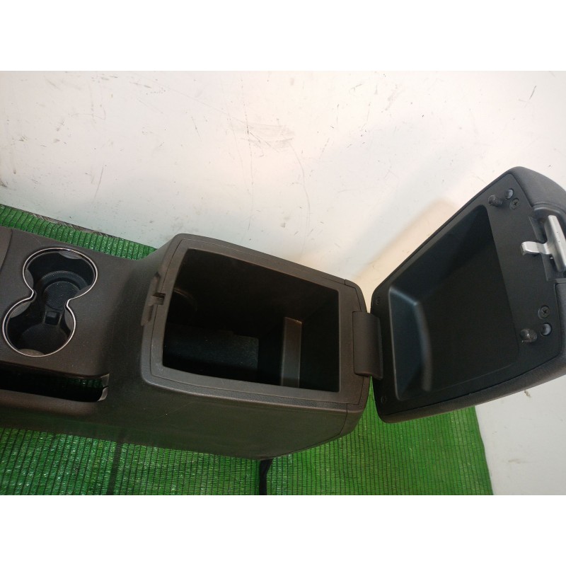 Recambio de consola central trasera para kia sorento ii (xm) 2.4 cvvt referencia OEM IAM 846512P 846512P 846512P