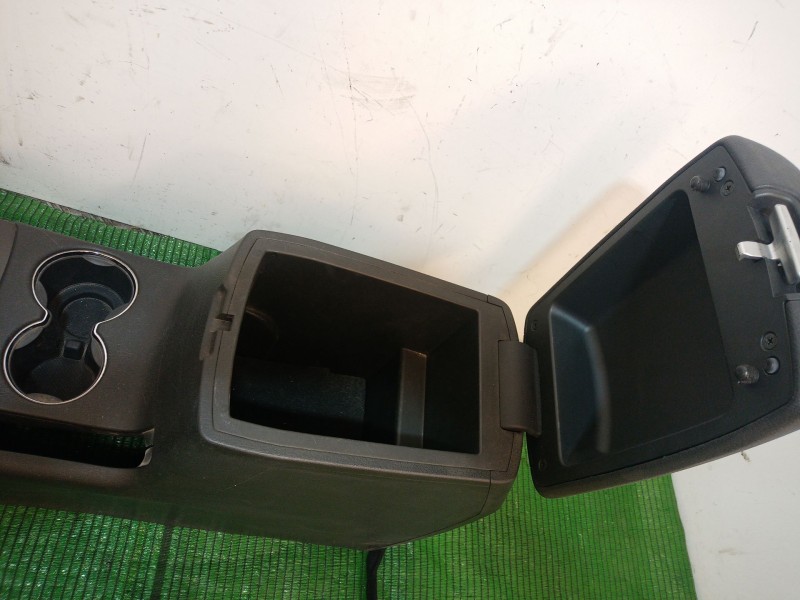 Recambio de consola central trasera para kia sorento ii (xm) 2.4 cvvt referencia OEM IAM 846512P 846512P 846512P