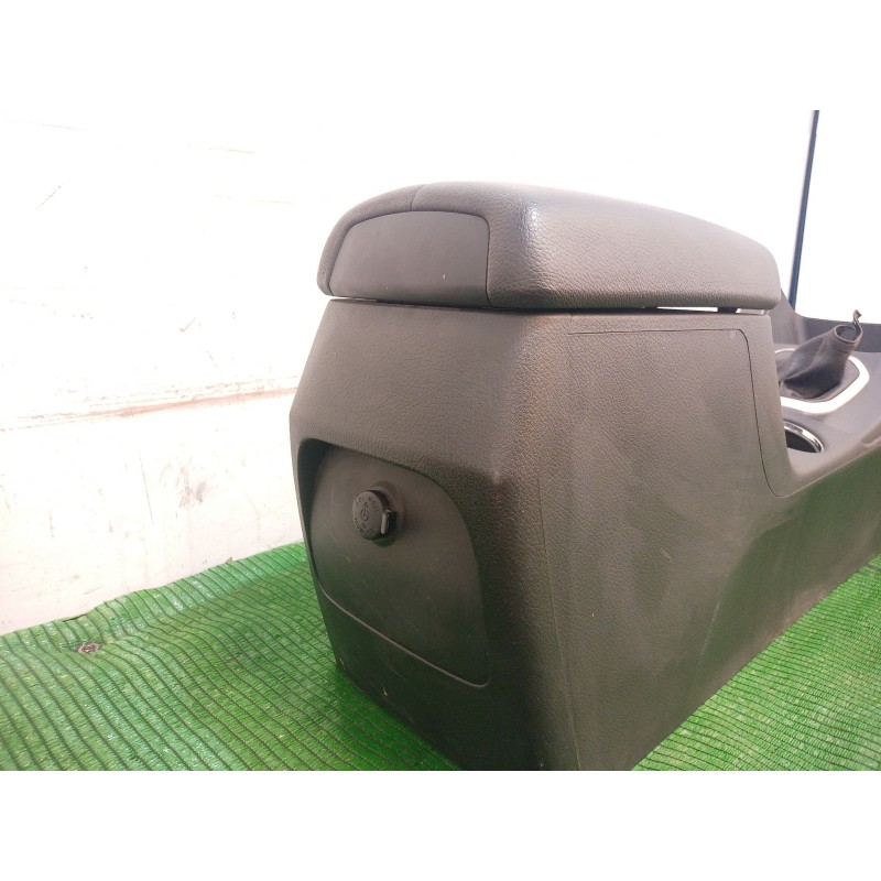 Recambio de consola central trasera para kia sorento ii (xm) 2.4 cvvt referencia OEM IAM 846512P 846512P 846512P