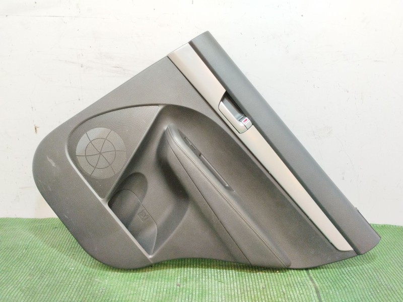 Recambio de guarnecido puerta trasera derecha para kia sorento ii (xm) 2.4 cvvt referencia OEM IAM 935802P 833022AP230AND 93582P