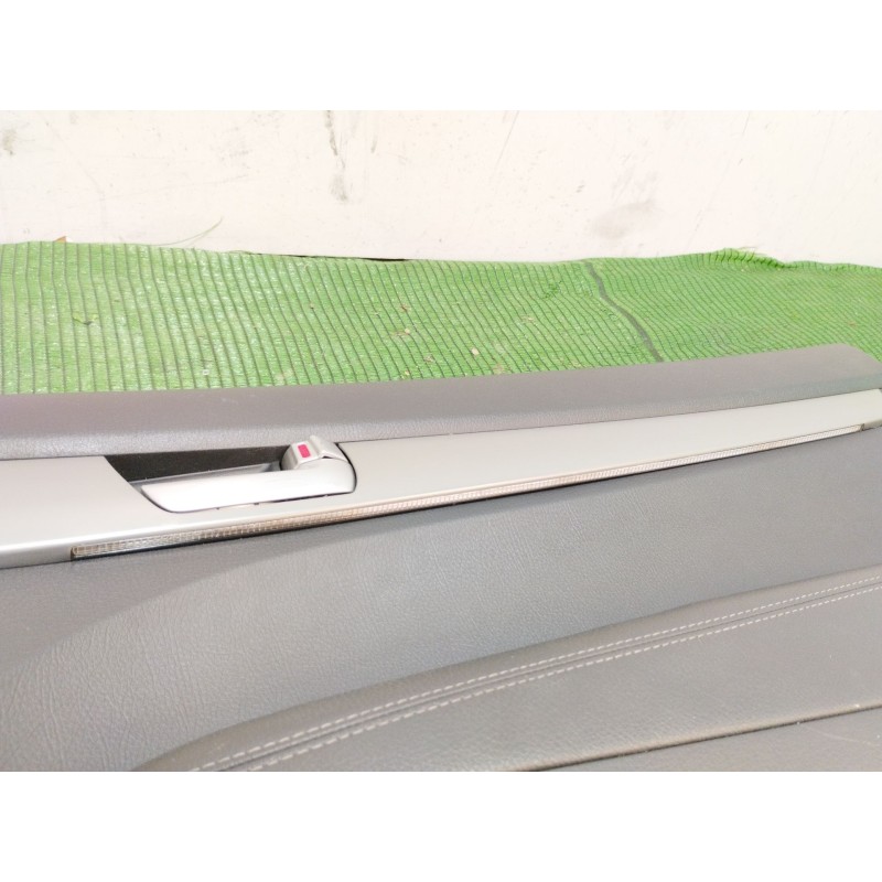 Recambio de guarnecido puerta trasera derecha para kia sorento ii (xm) 2.4 cvvt referencia OEM IAM 935802P 833022AP230AND 93582P