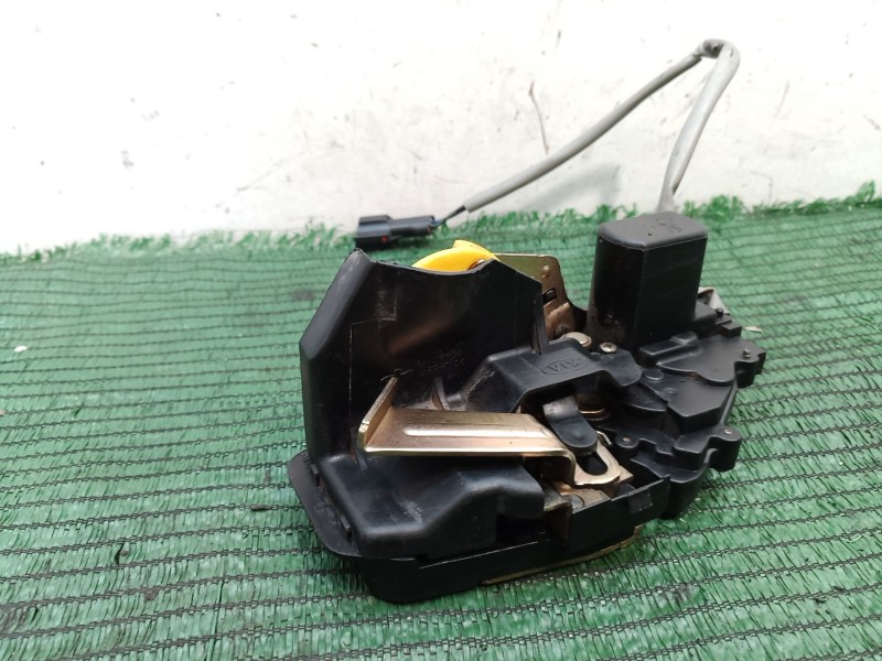Recambio de cerradura puerta trasera derecha para kia carens referencia OEM IAM   