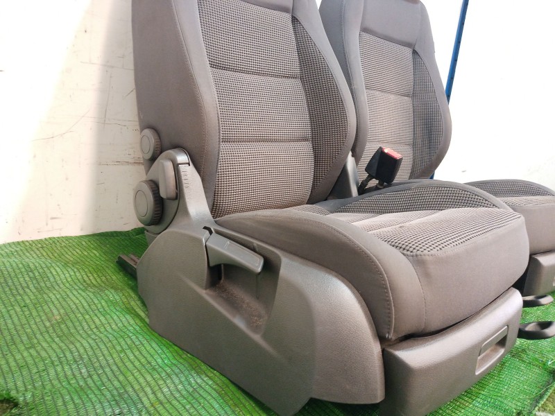 Recambio de juego asientos completo para volkswagen touran (1t1, 1t2) 2.0 tdi 16v referencia OEM IAM   