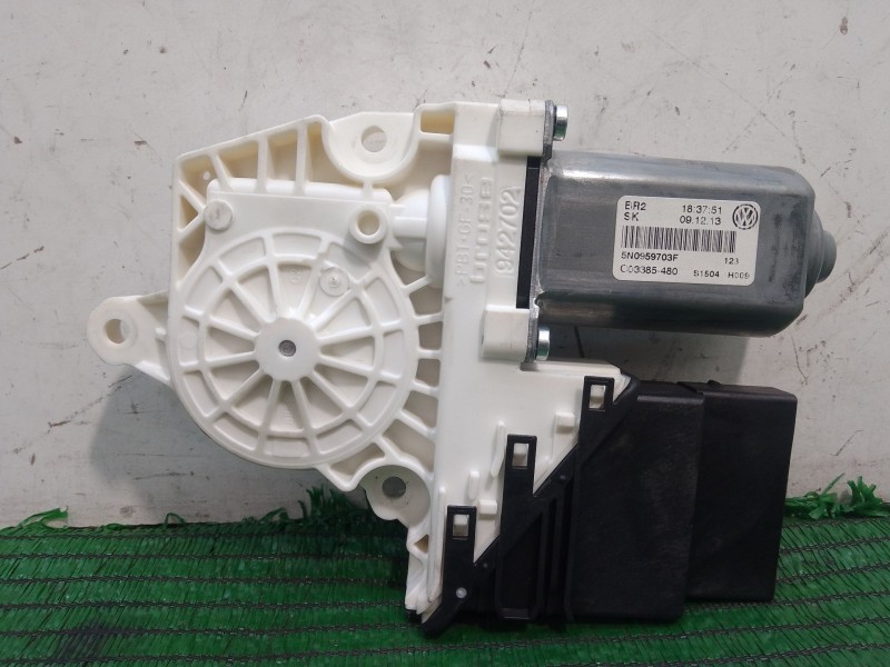 Recambio de motor elevalunas trasero izquierdo para volkswagen tiguan (5n_) 2.0 tdi referencia OEM IAM 5N0959703F S1504H009 C033