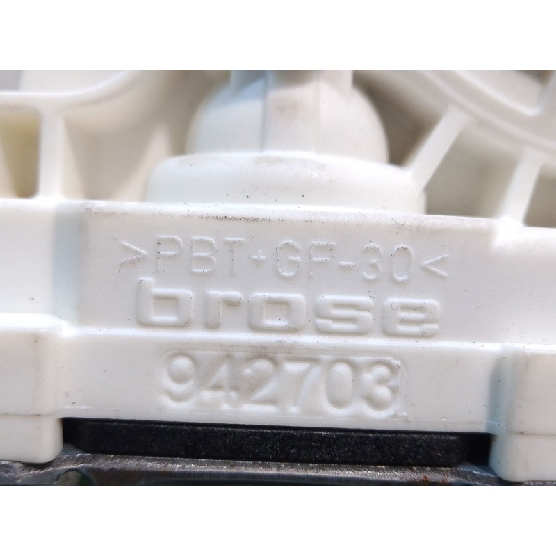 Recambio de motor elevalunas trasero derecho para volkswagen tiguan (5n_) 2.0 tdi referencia OEM IAM 5N0959704F C03387480 942703