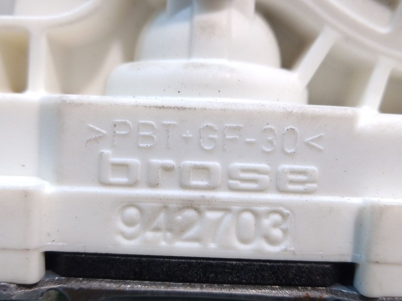 Recambio de motor elevalunas trasero derecho para volkswagen tiguan (5n_) 2.0 tdi referencia OEM IAM 5N0959704F C03387480 942703