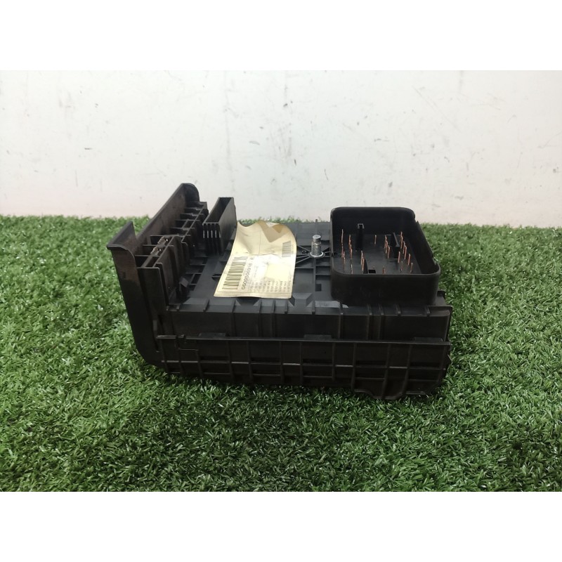 Recambio de caja reles / fusibles para volkswagen touran (1t1, 1t2) 2.0 tdi 16v referencia OEM IAM   