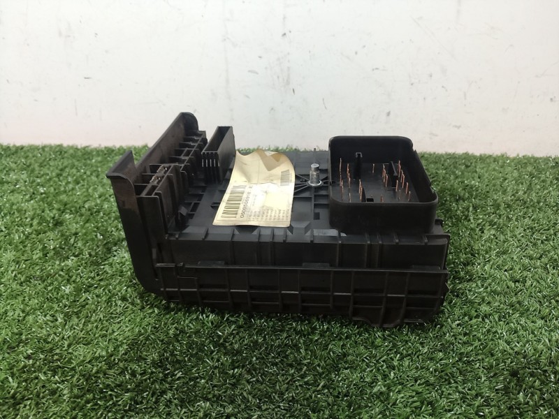Recambio de caja reles / fusibles para volkswagen touran (1t1, 1t2) 2.0 tdi 16v referencia OEM IAM   