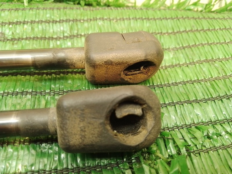 Recambio de amortiguadores maletero / porton para volkswagen tiguan (5n_) 2.0 tdi referencia OEM IAM 441467 5N0827550D01S 0475N