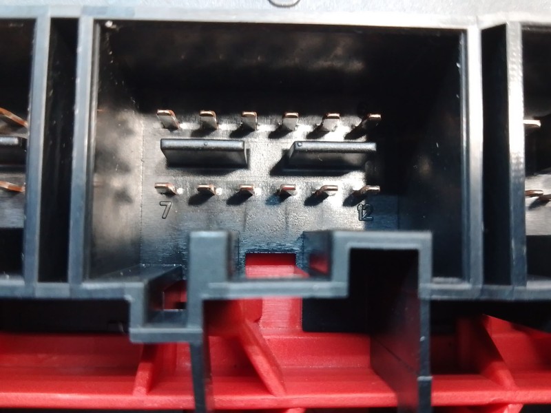 Recambio de caja reles / fusibles para volkswagen touran (1t1, 1t2) 2.0 tdi 16v referencia OEM IAM 3C0937049E F005V00526 0542698