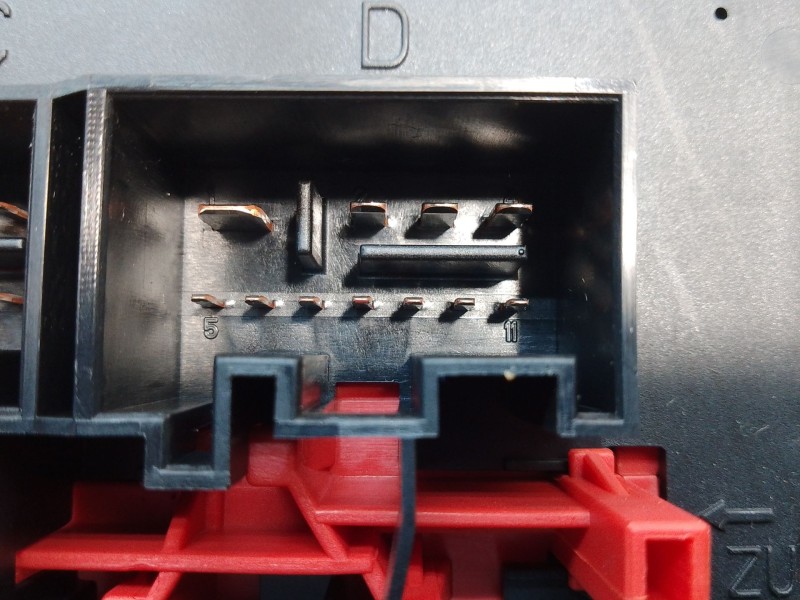 Recambio de caja reles / fusibles para volkswagen touran (1t1, 1t2) 2.0 tdi 16v referencia OEM IAM 3C0937049E F005V00526 0542698