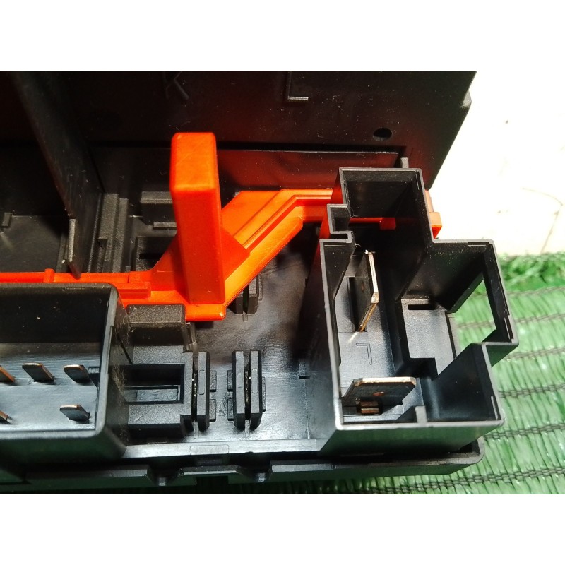 Recambio de caja reles / fusibles para volkswagen touran (1t1, 1t2) 2.0 tdi 16v referencia OEM IAM 3C0937049E F005V00526 0542698