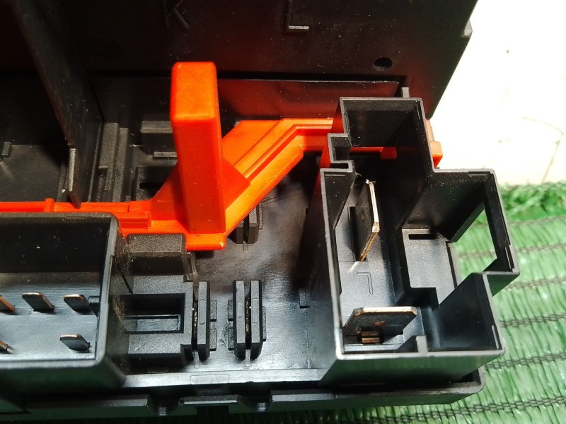 Recambio de caja reles / fusibles para volkswagen touran (1t1, 1t2) 2.0 tdi 16v referencia OEM IAM 3C0937049E F005V00526 0542698