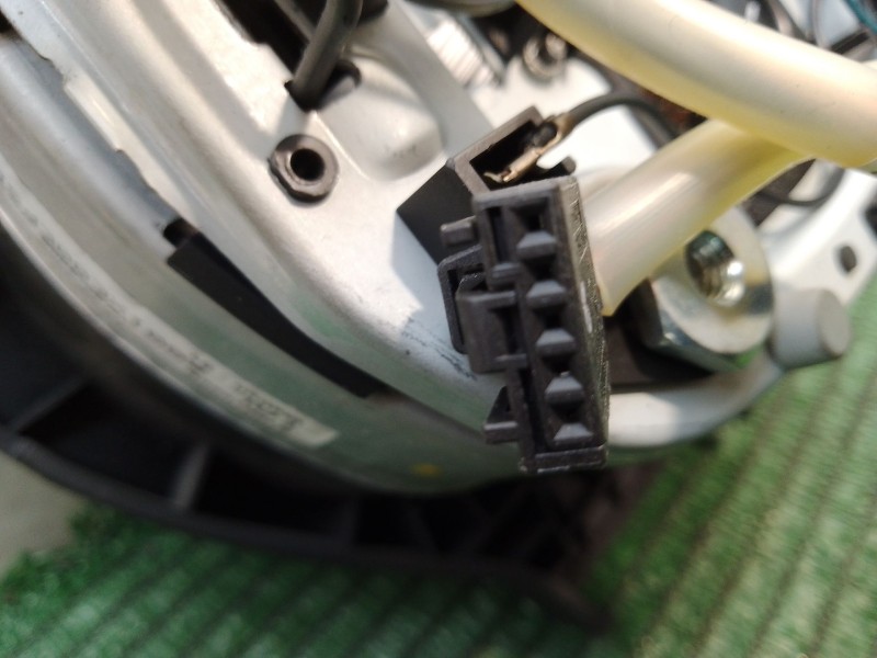 Recambio de airbag volante para volkswagen touran (1t1, 1t2) 2.0 tdi 16v referencia OEM IAM 1K0880201AH 001XE00EPSD 61661052B