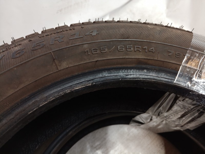 Recambio de neumaticos para » otros... zoe renault zoe ( 2014 ) referencia OEM IAM 165651479T DEBICA 165/65/14 79T (0218)
