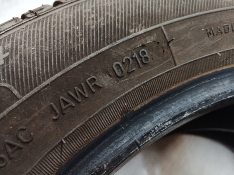 Recambio de neumaticos para » otros... zoe renault zoe ( 2014 ) referencia OEM IAM 165651479T DEBICA 165/65/14 79T (0218)