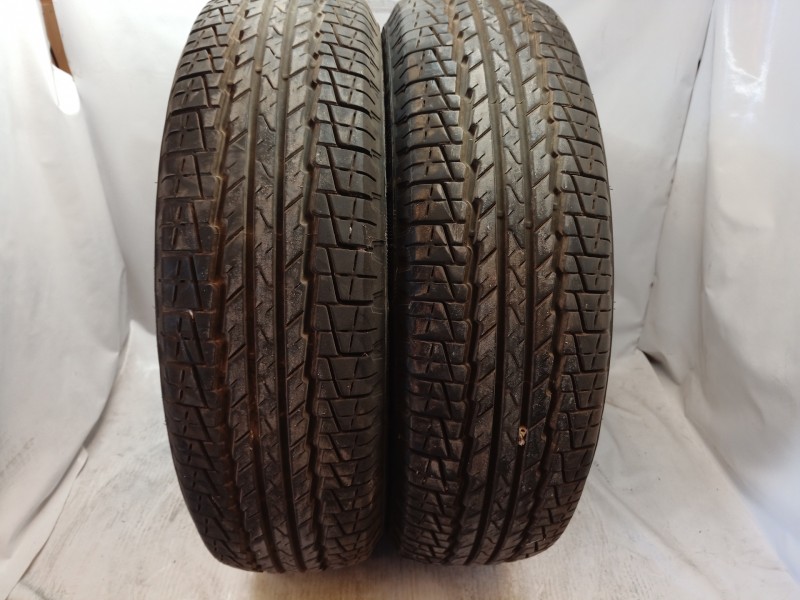 Recambio de neumaticos para » otros... zoe renault zoe ( 2014 ) referencia OEM IAM 2257516104H KUMHO 225/75/16 104H (2618)