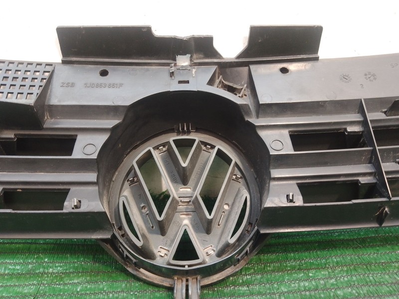 Recambio de rejilla delantera para volkswagen golf iv (1j1) 1.4 16v referencia OEM IAM   