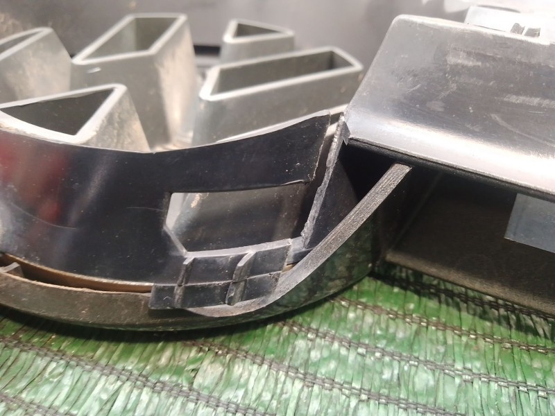 Recambio de rejilla delantera para volkswagen golf iv (1j1) 1.4 16v referencia OEM IAM   