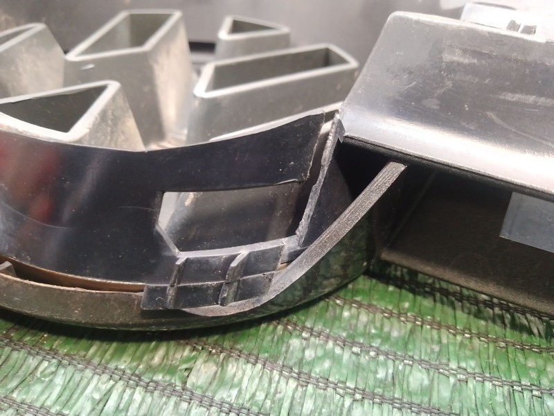 Recambio de rejilla delantera para volkswagen golf iv (1j1) 1.4 16v referencia OEM IAM   