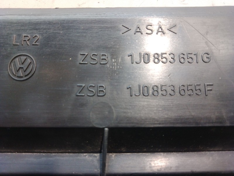 Recambio de rejilla delantera para volkswagen golf iv (1j1) 1.4 16v referencia OEM IAM   