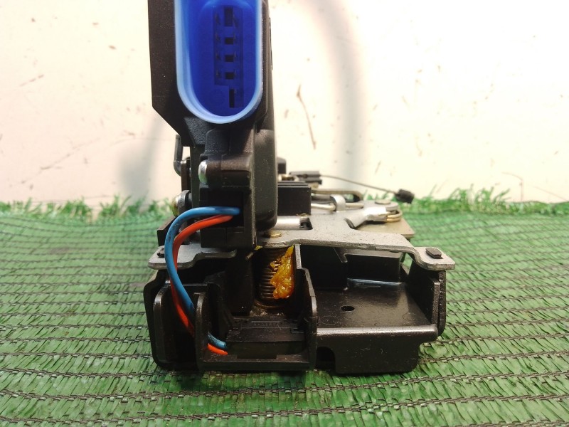 Recambio de cerradura puerta delantera izquierda para volkswagen touran (1t1, 1t2) 2.0 tdi 16v referencia OEM IAM 3D1837015 3D18