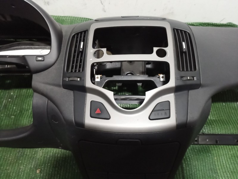 Recambio de salpicadero para hyundai i30 (fd) 1.6 referencia OEM IAM   