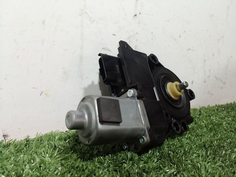 Recambio de motor elevalunas delantero derecho para hyundai i30 (fd) 1.6 referencia OEM IAM   