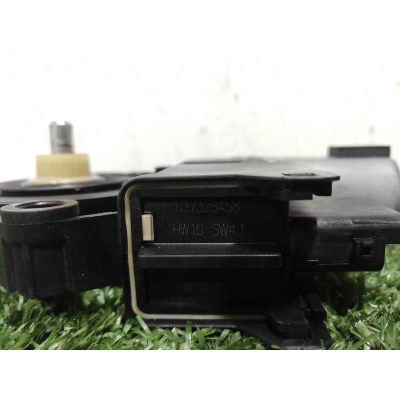 Recambio de motor elevalunas delantero derecho para hyundai i30 (fd) 1.6 referencia OEM IAM   