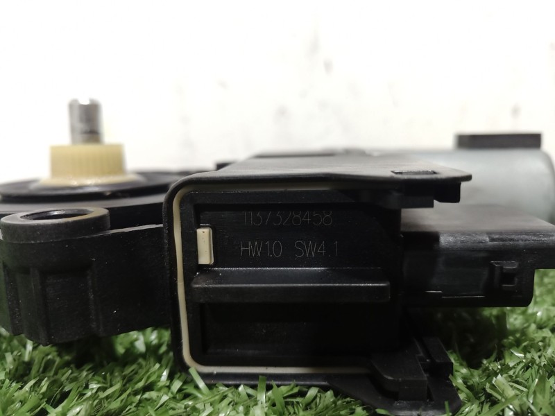 Recambio de motor elevalunas delantero derecho para hyundai i30 (fd) 1.6 referencia OEM IAM   