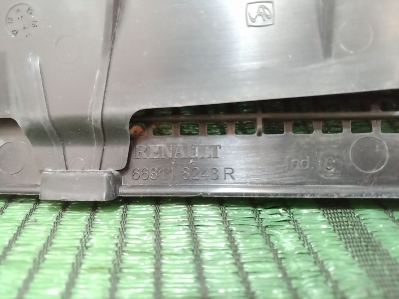 Recambio de torpedo para renault zoe 2014 referencia OEM IAM 668118 668118 668118