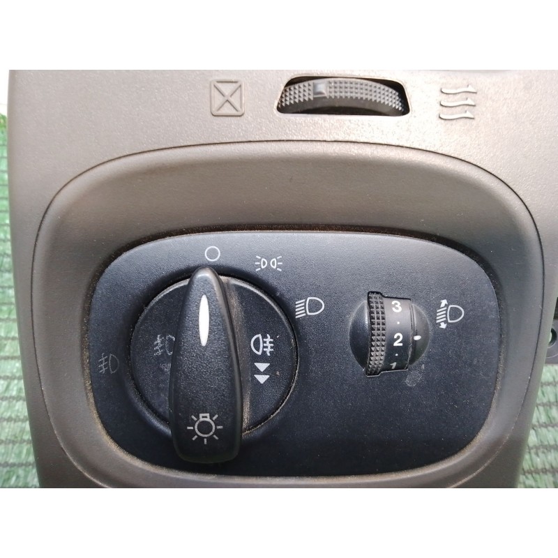 Recambio de rejilla aireadora para ford transit furgoneta (fa_ _) 2.0 di (fae_, faf_, fag_) referencia OEM IAM YC15V044B79 04052