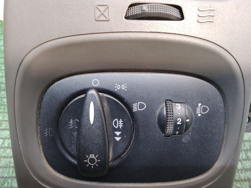 Recambio de rejilla aireadora para ford transit furgoneta (fa_ _) 2.0 di (fae_, faf_, fag_) referencia OEM IAM YC15V044B79 04052