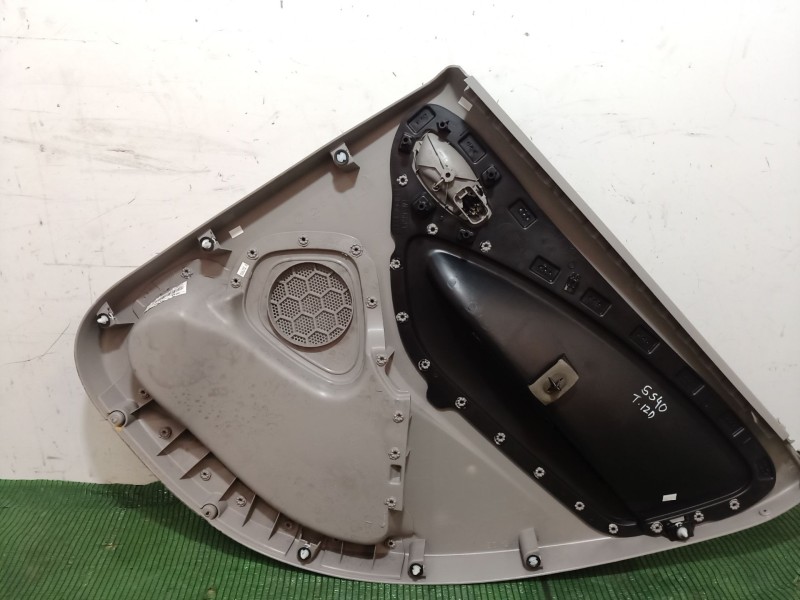 Recambio de guarnecido puerta trasera izquierda para renault zoe 2014 referencia OEM IAM   