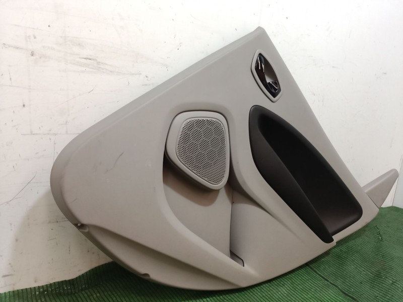 Recambio de guarnecido puerta trasera derecha para renault zoe 2014 referencia OEM IAM   