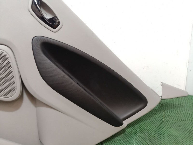 Recambio de guarnecido puerta trasera derecha para renault zoe 2014 referencia OEM IAM   