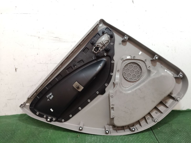 Recambio de guarnecido puerta trasera derecha para renault zoe 2014 referencia OEM IAM   