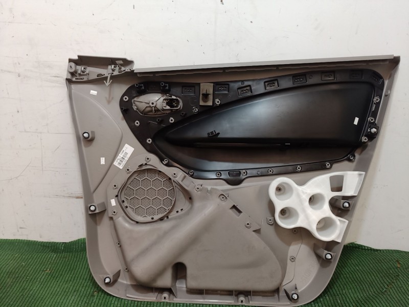 Recambio de guarnecido puerta delantera izquierda para renault zoe 2014 referencia OEM IAM   