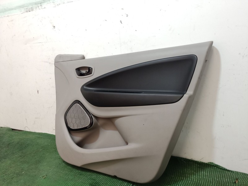 Recambio de guarnecido puerta delantera derecha para renault zoe 2014 referencia OEM IAM   